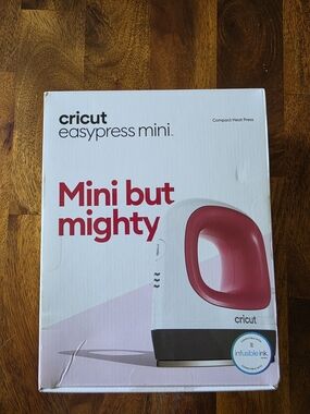 Cricut EasyPress Mini - White with Pink Handle